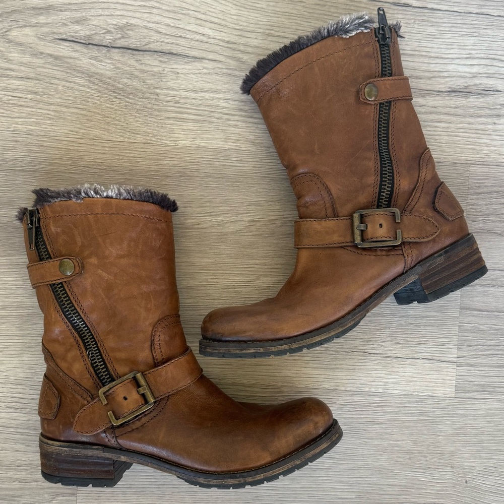 Clarks Women’s Brown Winter Boots with Buckle